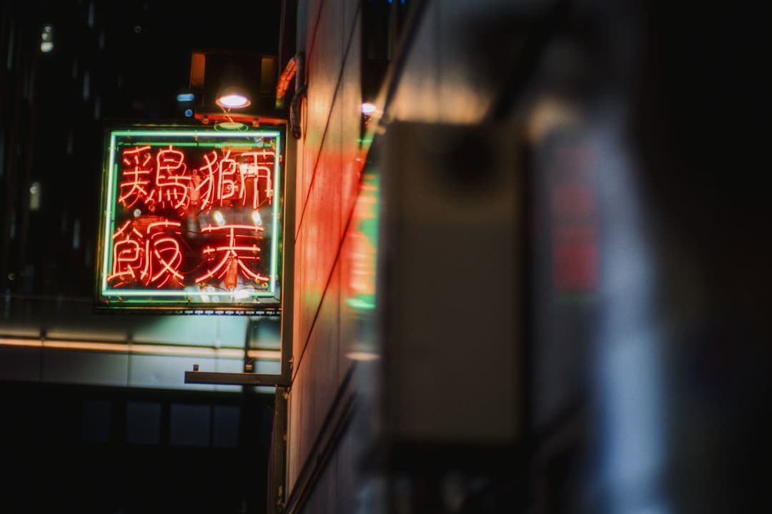 三大股指开盘涨跌不一 沪指低开0.11%